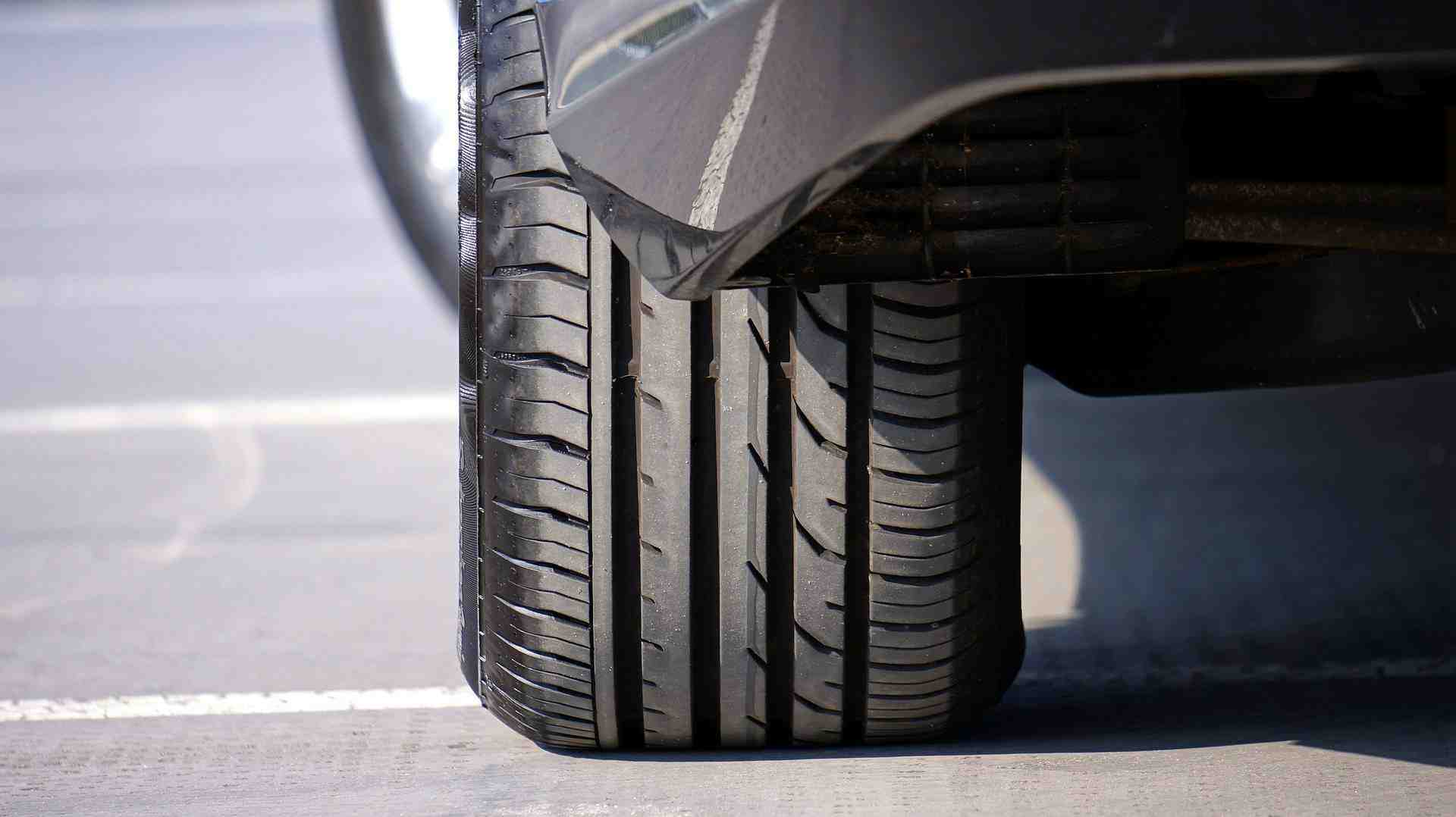 Où mettre les meilleurs pneus sur une voiture?