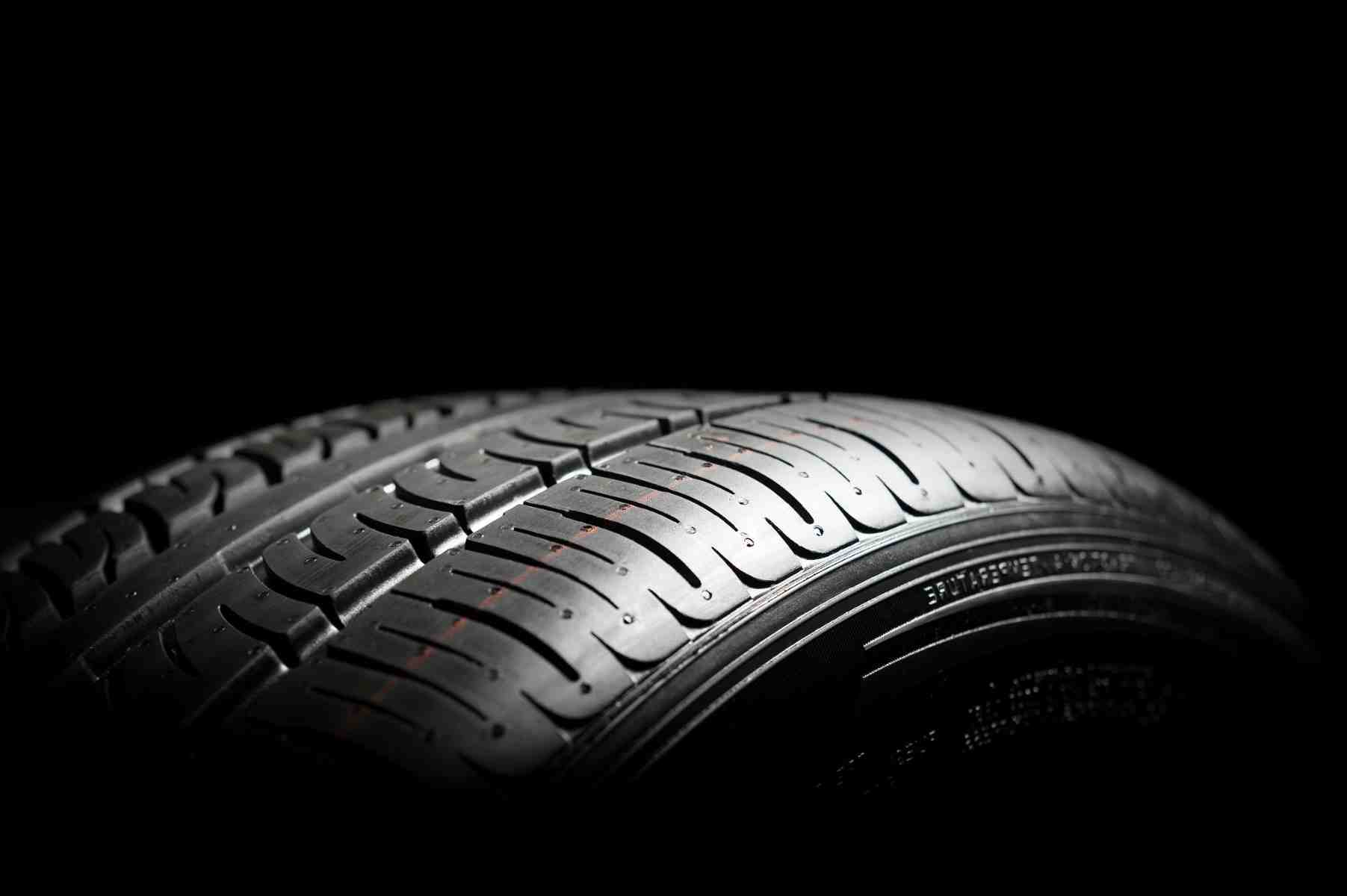 Quelle est l'épaisseur d'un pneu neuf?
