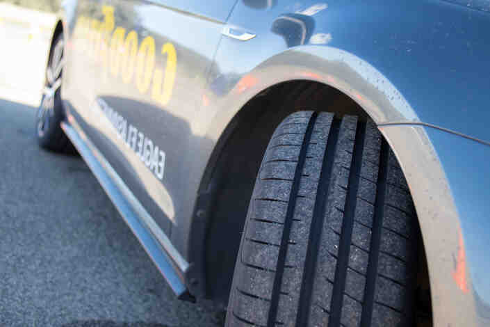 Comment croiser les pneus d'une voiture ?