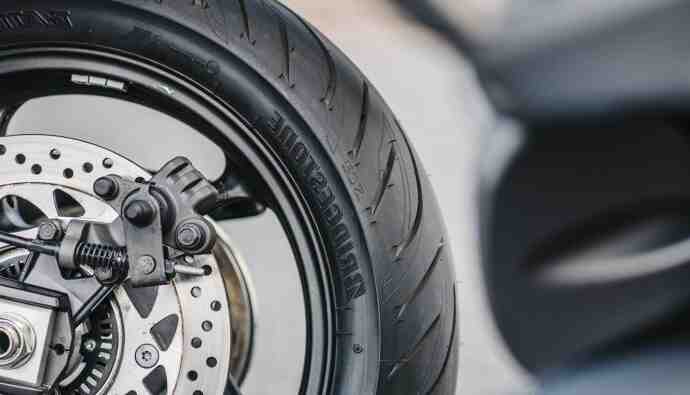 Quelle est la durée de vie moyenne d'un pneu en km ?